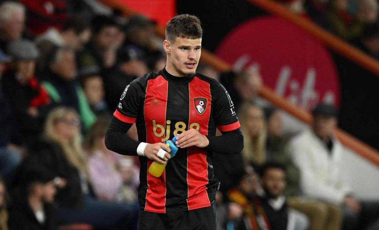 今晚荷甲传出新动向,利物浦刷新队史纪录,管理层表态——悬念犹存,资深球员宣示担当的简单介绍 今晚荷甲传出新动向,利物浦刷新队史纪录,管理层表态——悬念犹存,资深球员宣示担当的简单介绍